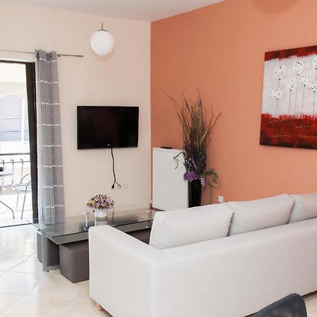 Great Apartment In Пирей Экстерьер фото