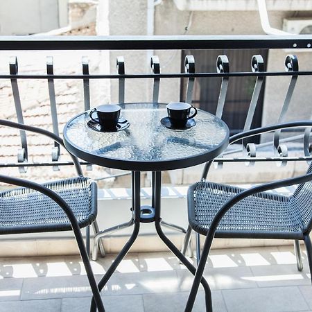 Great Apartment In Пирей Экстерьер фото