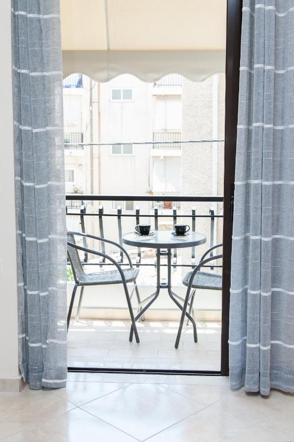 Great Apartment In Пирей Экстерьер фото
