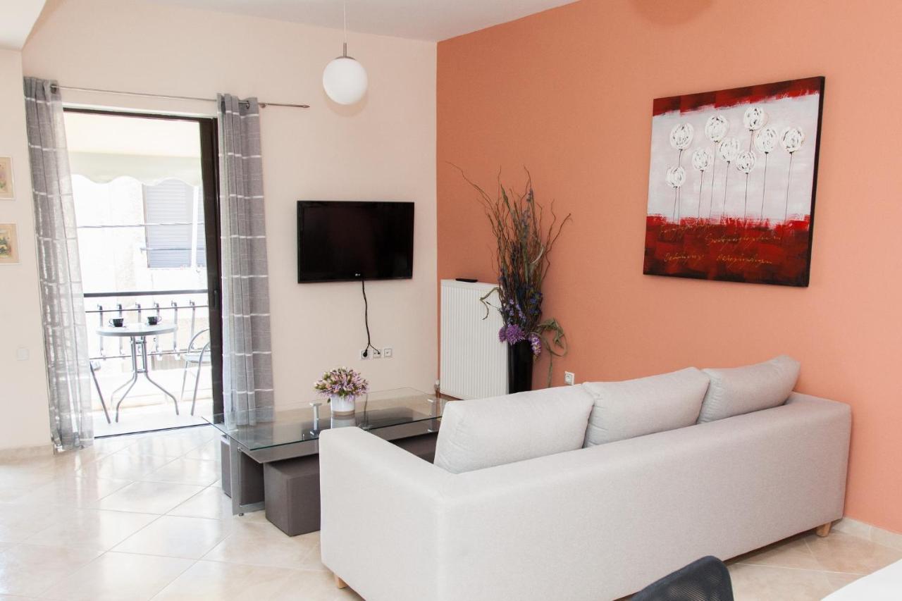 Great Apartment In Пирей Экстерьер фото