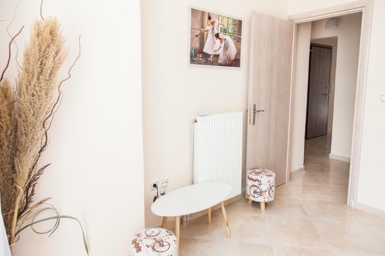 Great Apartment In Пирей Экстерьер фото