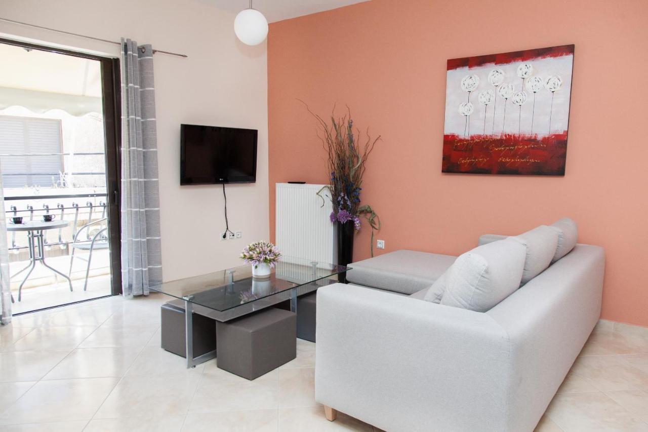 Great Apartment In Пирей Экстерьер фото