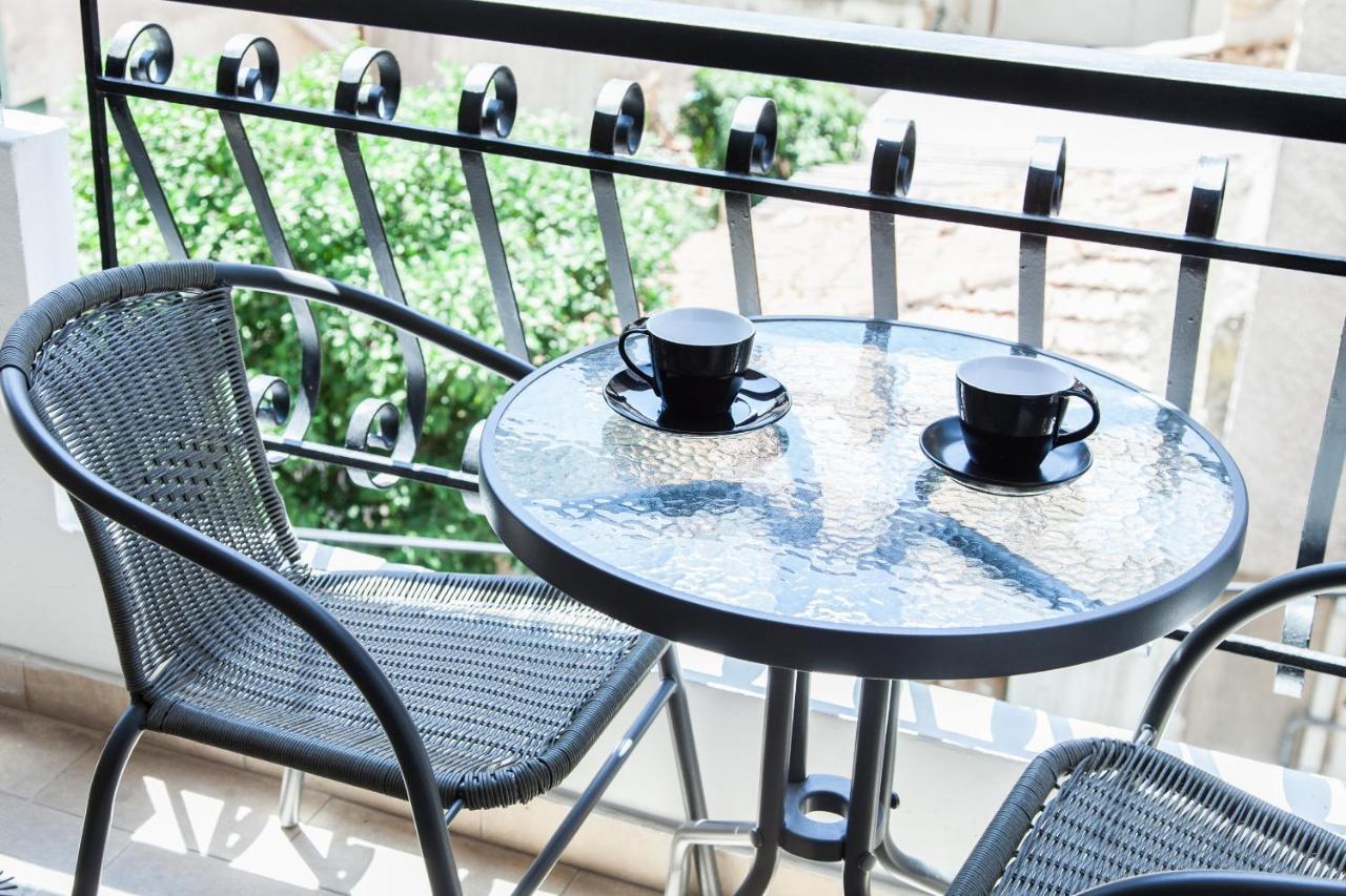 Great Apartment In Пирей Экстерьер фото