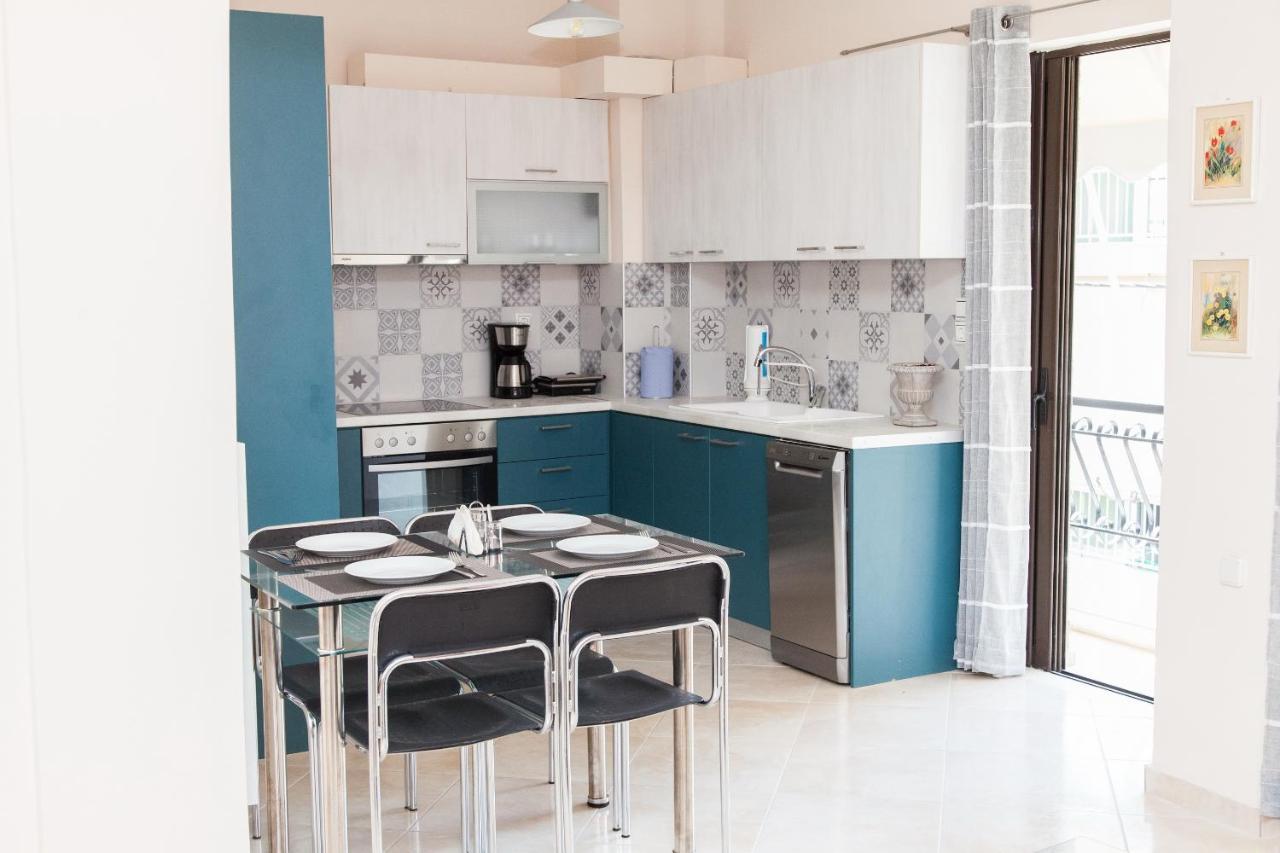 Great Apartment In Пирей Экстерьер фото
