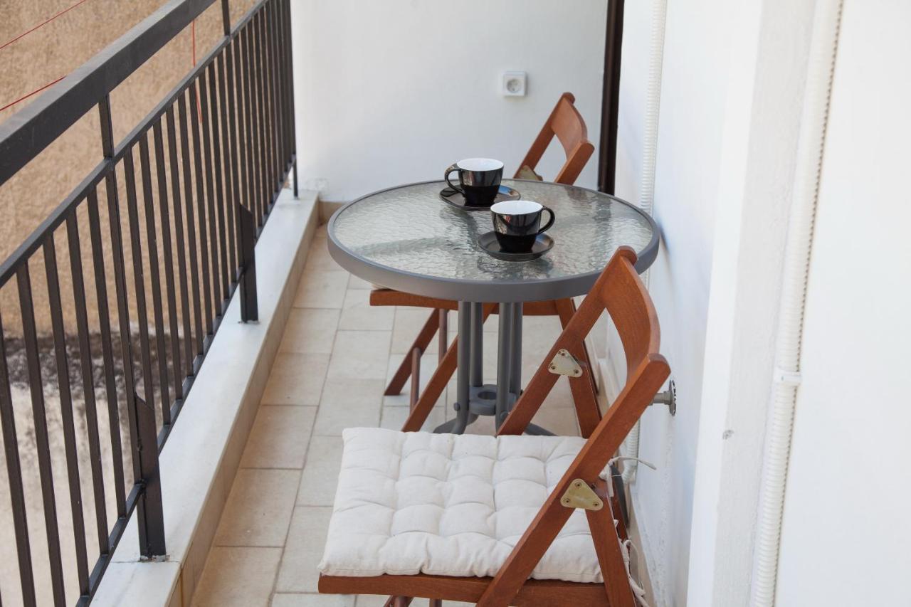 Great Apartment In Пирей Экстерьер фото